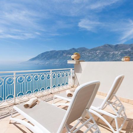 Hotel Club Due Torri Майори Экстерьер фото