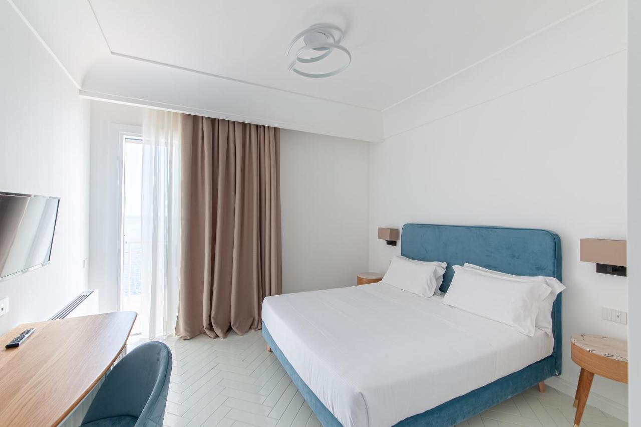 Hotel Club Due Torri Майори Экстерьер фото