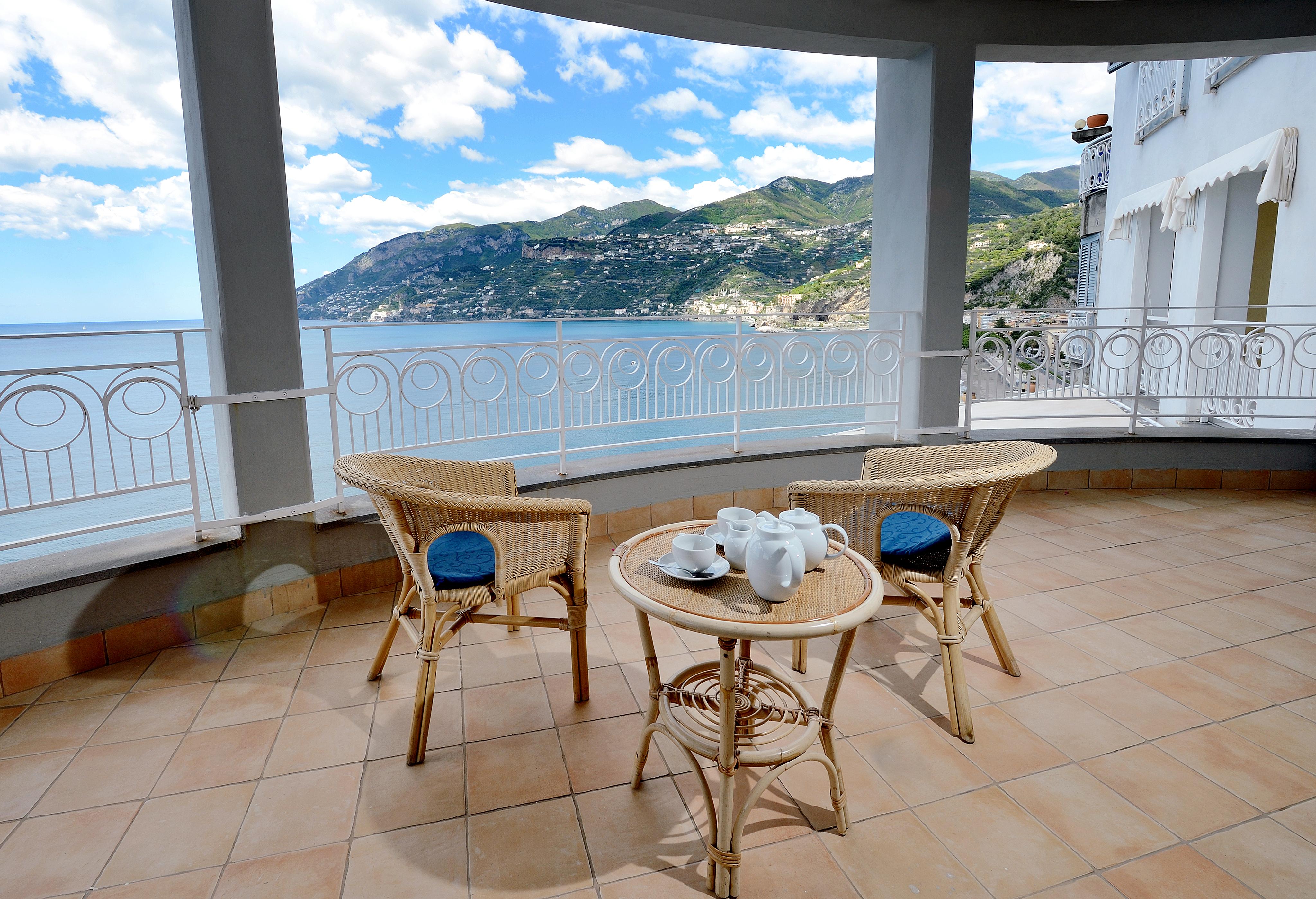 Hotel Club Due Torri Майори Экстерьер фото