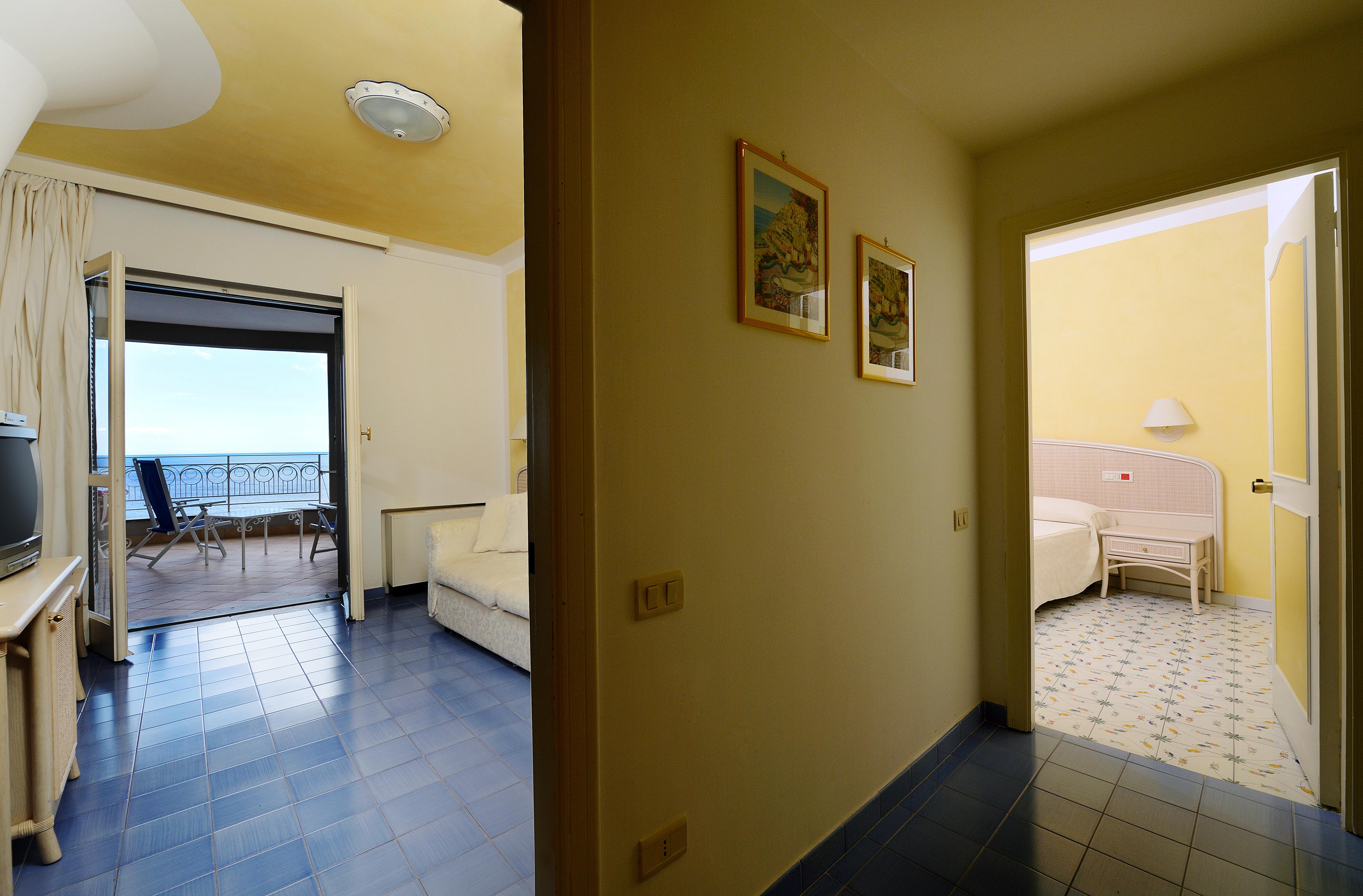 Hotel Club Due Torri Майори Экстерьер фото