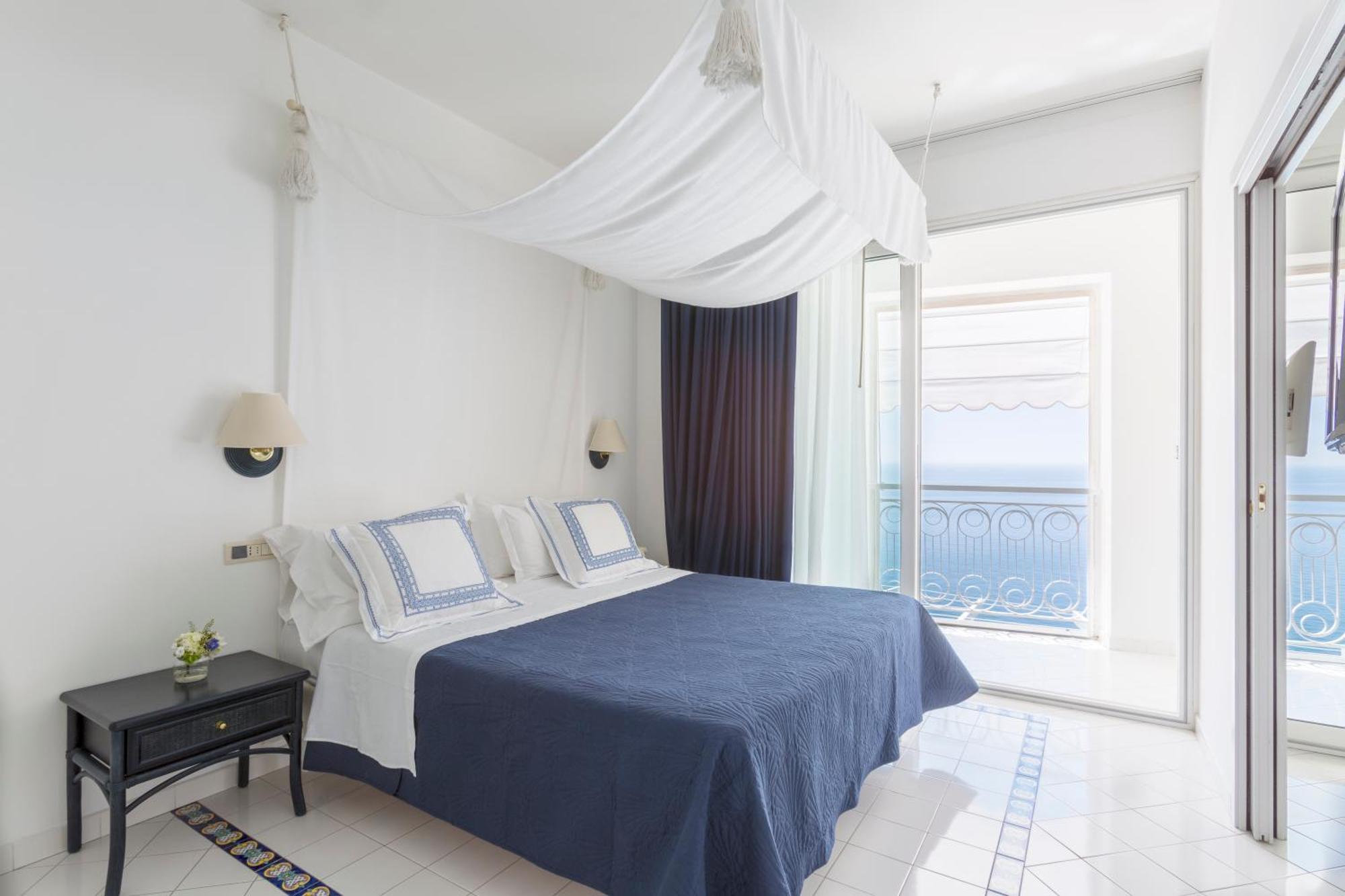 Hotel Club Due Torri Майори Экстерьер фото