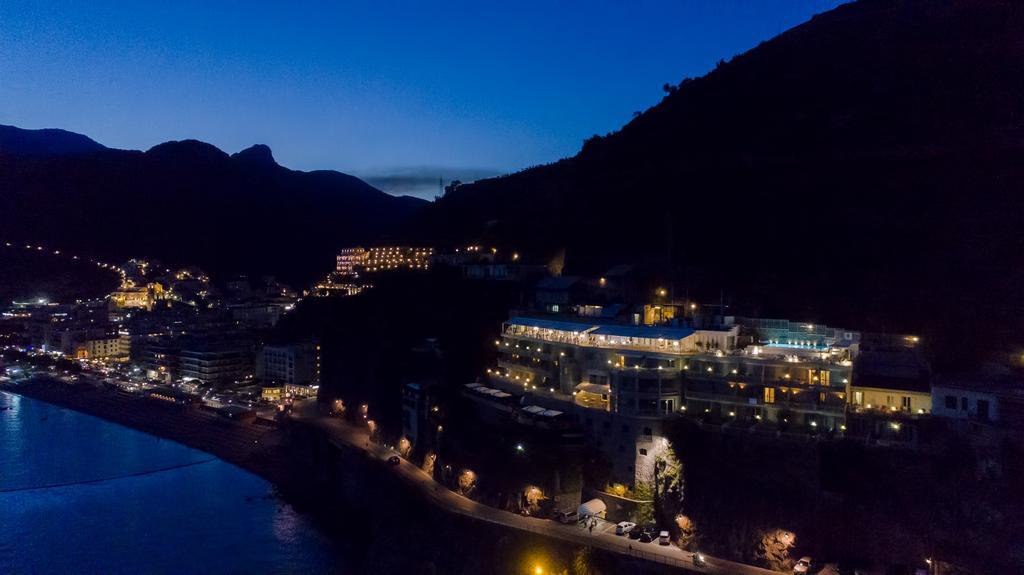 Hotel Club Due Torri Майори Экстерьер фото